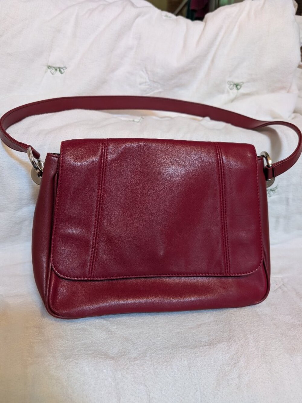 Red Purse Leather Shoulder Bag Magnetic Snap lots of pockets